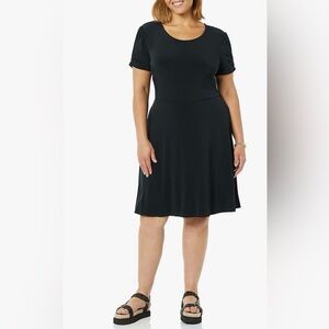 Essentials Black Women's Black Shift Dress Size Medium